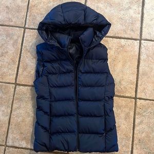 Uniqlo Ultra Light Down Women’s Vest in navy blue